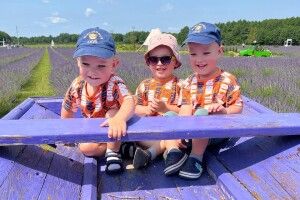 Родина волинських малят-трійнят молиться за повернення з війни їхнього зниклого безвісти дідуся