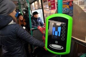 Школярі отримають електронні квитки, за якими батьки зможуть відстежувати їхні переміщення