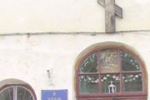 СВЯЩЕНИКИ ПОБИЛИСЬ У ХРАМІ 