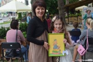 У Луцьку – виставка робіт 7-річної Ані, дитини, яка дивом з’явилась на світ