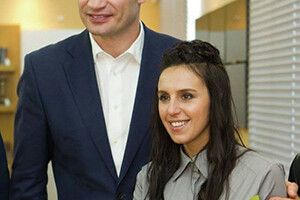 А ДЛЯ КЛИЧКА ДЖАМАЛА ЗАСПІВАЄ ГІМН УКРАЇНИ!