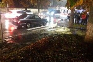 У Луцьку «шумахер» на «Мерседесі» просто на «зебрі» збив літню жінку (Фото)