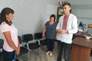 Виховують з чоловіком 7 дітей: волинянка отримала звання «Мати-героїня»