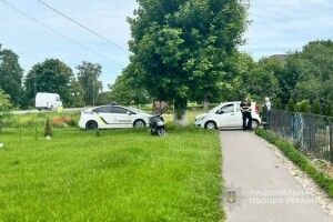 У Луцькому районі скутерист у лікарні після зіткнення з автівкою