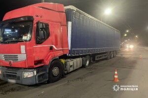 У Луцьку жінка потрапила під колеса вантажівки