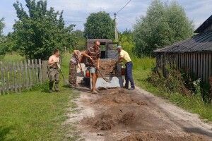 Селяни на Волині згуртувалися і підрихтували собі дорогу