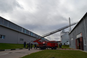 Волинські рятувальники провели навчання на великому меблевому підприємстві