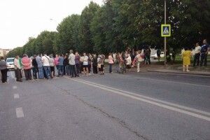 У Львові місцеві жителі перекрили дорогу, протестуючи проти сміттєвого колапсу