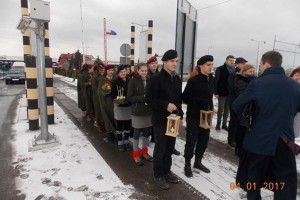Вифлеємський Вогонь Миру перейшов кордон із Польщею (ФОТО)
