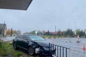 Біля Ковеля водійка врізалась у стовп та огорожу