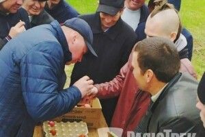 Неофіційна назва «Токар»: чоловіки на Рівненщині визначали у кого найміцніші яйця (Фото. Відео)