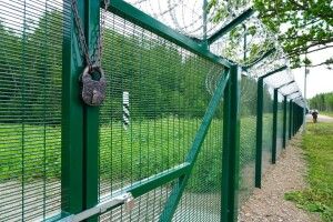 Виїжджають з росії: на одному з кордонів ворожої країни  вишикувалися сотні автомобілів