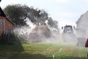 На Рівненщині через пожежу селяни втратили запаси сіна та соломи
