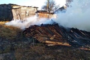 На Камінь-Каширщині через необережне поводження з вогнем згоріло сіно і дрова