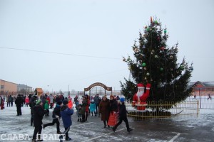 Засяяла вогнями головна ялинка Луцького району