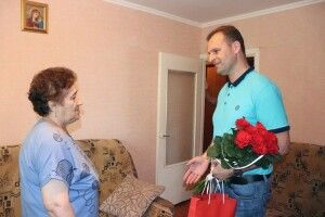Володимирський міський голова привітав з ювілеєм матір загиблого військовослужбовця (Фото)