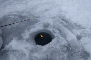 Рятувальники другий день шукають рибалок, які провалилися під кригу