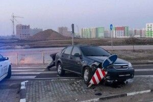Рівненчанин катав п'яних дівчат і розбив авто (Фото)