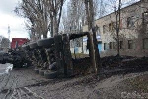 20 тонн фекалій бризнули на будівлю МВС на Дніпропетровщині (ФОТО)
