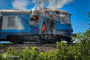 На Закарпатті під час руху загорівся локомотив 