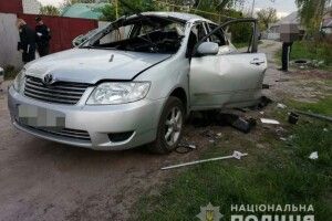 У Харкові на Великдень в автівку кинули гранату (фото)
