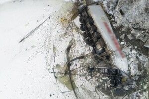 Водій фури пробив огородження мосту: вантажівка злетіла в річку (Відео)