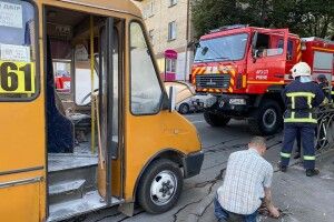 У Рівному загорілася маршрутка, у якій були пасажири (Фото)