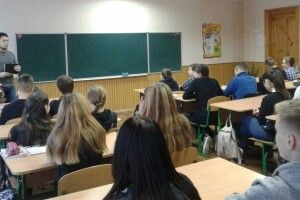 Волинським школярам розказали про Героїв Крут та Соборну Україну