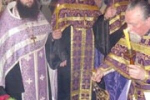 ВІРА: у кафедральному храмі винесли для поклоніння Хрест Господній