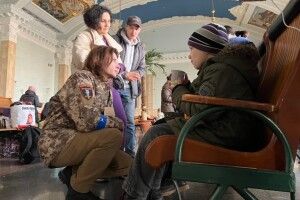 Попросила знайти камуфляж її розміру і видати зброю – Порошенко розповів, як дружина відреагувала на російське вторгнення