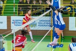 Луцькі волейболістки заслужили на оплески, хоч і поступилися лідеру (Відео)