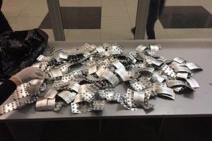 Рівненська панянка везла у валізі наркоти на півмільйона (фото)