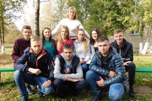 Вчителька із Сенкевичівки уроки рідної мови і літератури часто проводить на свіжому повітрі