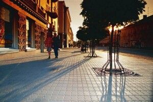 У центрі Луцька встановили оновлені інстаграмні двері (Фото)