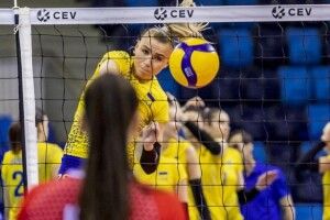 Українські волейболістки обіграли угорок та вийшли на перше місце в групі (Таблиця)