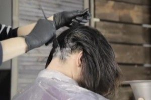 У Шотландії клієнка хоче відсудити в перукаря суму з шістьома нулями