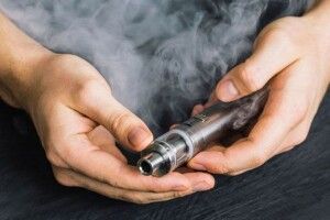 На Волині школяр із сокирою обікрав вейп-шоп на 49 тисяч гривень