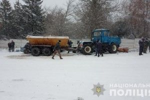 Скажений трактор роздушив сім легковиків, ще й поліцейського «Жигуля»