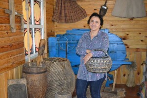 Волинська майстриня паперової лози