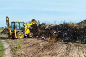 Сміття перекривало під'їзні шляхи: на Волині впорядкували два сміттєзвалища