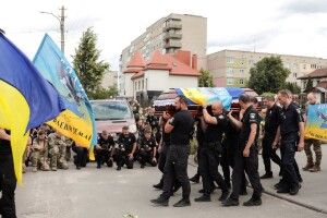 У Нововолинську попрощались із загиблим на війні поліцейським Сергієм Тлумачем