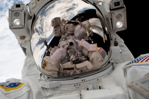 Астронавт випадково зателефонував у 911 з космосу