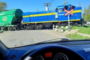 У Володимирі-Волинському авто потрапило під потяг