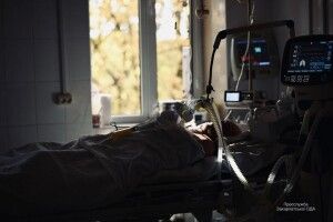 17 хвилин клінічної смерті: як лікарі рятували невакциновану від COVID-19 жінку