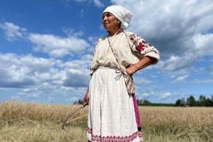 З косами, серпами і вінками: на Рівненщині показали цікавий обряд