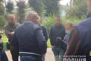 Доцента-хабарюгу взяли «на гарячому»: саме взяв «на лапу» від абітурієнта 2900 доларів