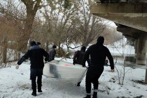 На Волині водолази продовжують пошук чоловіка у річці 