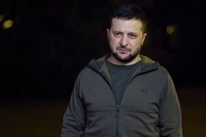 Зеленський про місяць українського спротиву: «Ми так і не отримали літаки і сучасну протиракетну зброю» (Відео)
