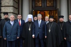 Президент України помолився у сільському храмі