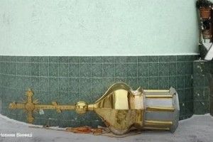 На знак «протесту» священик УПЦ МП скинув купол із храму